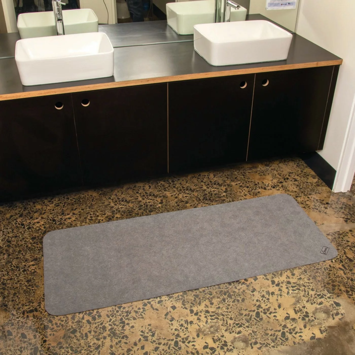 Conni Absorbent Non Slip Floor Mat 60 x 150cm - Image 3